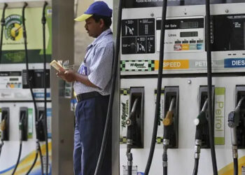 petrol-diesel prices: ಪೆಟ್ರೋಲ್, ಡಿಸೇಲ್ ಬೆಲೆಯಲ್ಲಿ ಭಾರೀ ಇಳಿಕೆ