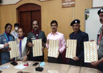 Scouts-Guides flag card release: ಜಿಲ್ಲಾಧಿಕಾರಿಗಳಿಂದ ಭಾರತ ಸ್ಕೌಟ್ಸ್-ಗೈಡ್ಸ್ ಧ್ವಜ ಚೀಟಿ ಬಿಡುಗಡೆ