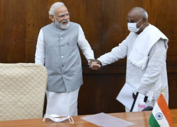 ಪ್ರಧಾನಿ ನರೇಂದ್ರ ಮೋದಿ ಭೇಟಿಯಾದ ಹೆಚ್​.ಡಿ.ದೇವೇಗೌಡ