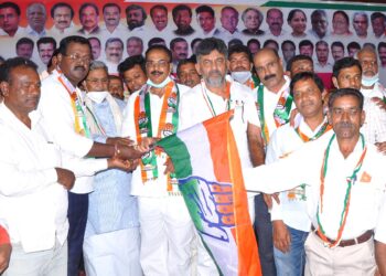 JD(S) leaders belonging to Congress: ಕಾಂಗ್ರೆಸ್ ಸೇರಿದ ಜೆಡಿಎಸ್ ಮುಖಂಡರು