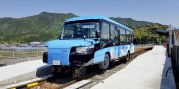 Japan's First Dual-Motor Vehicle