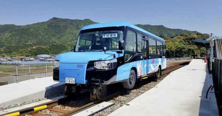 Japan's First Dual-Motor Vehicle