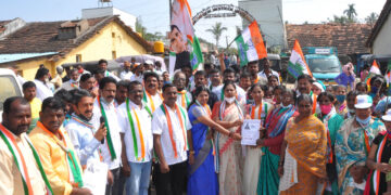 Support Congress: ನಗರಸಭೆ ದಲ್ಲಾಳಿಗಳ ಸಂತೆ, ತೊಲಗಿಸಲು ಕಾಂಗ್ರೆಸ್ ಬೆಂಬಲಿಸಿ