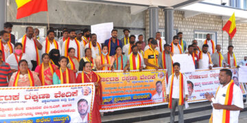 ಎಂಇಎಸ್ ನಿಷೇಧಕ್ಕೆ ಆಗ್ರಹಿಸಿ ಕರವೇಯಿಂದ ತಾಲ್ಲೂಕು ಕಛೇರಿ ಮುತ್ತಿಗೆ