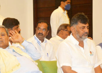 ಕಮಿಷನ್ ದಂದೆ: ಸ್ವತಂತ್ರ ಆಯೋಗ ರಚಿಸಿ ತನಿಖೆ ನಡೆಸಲು ಸಿದ್ದರಾಮಯ್ಯ ಆಗ್ರಹ