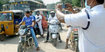 Message to mobile: ವಾಹನ ಸವಾರರು ಟ್ರಾಫಿಕ್‌ ನಿಯಮ ಉಲ್ಲಂಘಿಸಿದ ಕೆಲವೇ ನಿಮಿಷಗಳಲ್ಲಿ ಮೊಬೈನ್‌ ಗೆ ಸಂದೇಶ