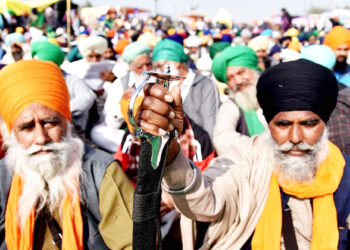 ಕೊನೆಗೂ ಪ್ರತಿಭಟನೆ ಸಿಲ್ಲಿಸಿ ಮನೆಯತ್ತ ಮುಖ ಮಾಡಿದ ರೈತ ಹೋರಾಟಗಾರರು