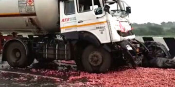 Road accident:  ಲಾರಿ – ಟ್ಯಾಂಕರ್‌ ನಡುವೆ ರಸ್ತೆ ಅಪಘಾತ- ಸ್ಥಳದಲ್ಲಿ ನಾಲ್ವರ ಸಾವು