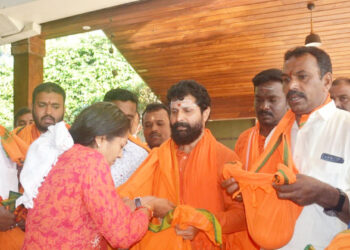 Padi Collection: ದತ್ತಾ ಮಾಲಾಧಾರಿಗಳಿಂದ ಪಡಿ ಸಂಗ್ರಹ