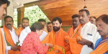 Padi Collection: ದತ್ತಾ ಮಾಲಾಧಾರಿಗಳಿಂದ ಪಡಿ ಸಂಗ್ರಹ