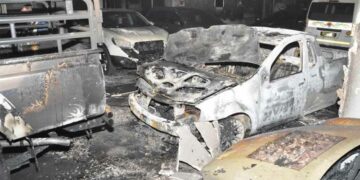 ಕಾರು ಶೋರೂಂನಲ್ಲಿ ಹೊತ್ತಿ ಉರಿದ ಬೆಂಕಿ: 4 ಕಾರುಗಳಿಗೆ ಹಾನಿ