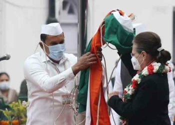 Flag falls off on Congress Foundation Day