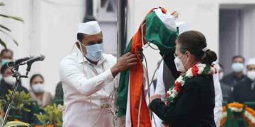 Flag falls off on Congress Foundation Day