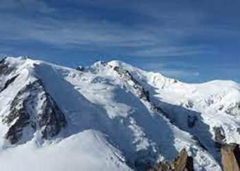 ಏರ್‌ ಇಂಡಿಯಾ ವಿಮಾನ ಪತನದ ಸ್ಥಳದಲ್ಲಿ ಬೆಳೆಬಾಳುವ ಹರಳುಗಳ ಪತ್ತೆ