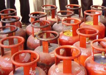 Cooking gas: ಅಡುಗೆ ಅನಿಲದ ಸಿಲಿಂಡರ್​ಗಳ ತೂಕ ಇಳಿಸಲು ಸರ್ಕಾರದ ಚಿಂತನೆ