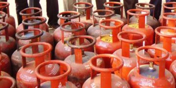 Cooking gas: ಅಡುಗೆ ಅನಿಲದ ಸಿಲಿಂಡರ್​ಗಳ ತೂಕ ಇಳಿಸಲು ಸರ್ಕಾರದ ಚಿಂತನೆ
