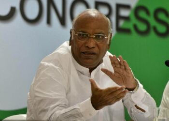 ನಿಷ್ಪಕ್ಷಪಾತದ ಚುನಾವಣೆ ನಿರೀಕ್ಷೆ ಹೇಗೆ ಸಾಧ್ಯವೆಂದು ಪ್ರಶ್ನಿಸಿದ ಮಲ್ಲಿಕಾರ್ಜುನ ಖರ್ಗೆ