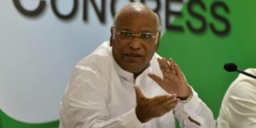 ನಿಷ್ಪಕ್ಷಪಾತದ ಚುನಾವಣೆ ನಿರೀಕ್ಷೆ ಹೇಗೆ ಸಾಧ್ಯವೆಂದು ಪ್ರಶ್ನಿಸಿದ ಮಲ್ಲಿಕಾರ್ಜುನ ಖರ್ಗೆ