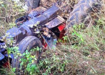 Driver dies: ಟ್ರಾಕ್ಟರ್ ಮಗುಚಿ ಬಿದ್ದು ಚಾಲಕ ಸಾವು