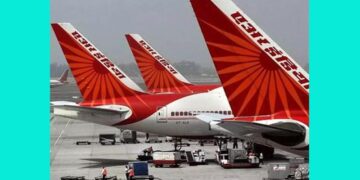 Flight traffic cancelled: ಓಮಿಕ್ರಾನ್ ಏರಿಕೆ: ಕೆಲವೆಡೆ ರೈಲು, ವಿಮಾನ ಸಂಚಾರ ರದ್ದು, ಮತ್ತೆ ಲಾಕ್‍ಡೌನ್ ಭೀತಿ..