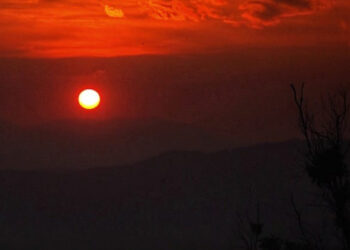 Goodbye: 2021ರ ಶಕೆಗೆ ಕೆಂಬಣ್ಣ ಬೀರುತ್ತಾ ಗುಡ್ ಬೈ ಹೇಳಿ 2022ರ ಸೂರ್ಯೋದಯಕ್ಕೆ ಕಣ್ಣುನೆಟ್ಟ ನೇಸರ ;ಕೊನೆಯ ಸೂರ್ಯಾಸ್ತ ಫೋಟೊ