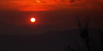 Goodbye: 2021ರ ಶಕೆಗೆ ಕೆಂಬಣ್ಣ ಬೀರುತ್ತಾ ಗುಡ್ ಬೈ ಹೇಳಿ 2022ರ ಸೂರ್ಯೋದಯಕ್ಕೆ ಕಣ್ಣುನೆಟ್ಟ ನೇಸರ ;ಕೊನೆಯ ಸೂರ್ಯಾಸ್ತ ಫೋಟೊ