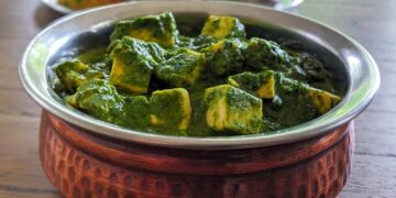 Recipe: ಮನೆಯಲ್ಲೇ ತಯಾರಿಸಬಹುದಾದ ರೆಸ್ಟೋರೆಂಟ್ ಶೈಲಿ ಪಾಲಕ್ ಪನೀರ್ ರೆಸಿಪಿ