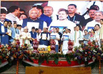 ಸತ್ತ ಸರಕಾರಕ್ಕೆ ಸಾಧನೆ ಸಮಾವೇಶ ಬೇರೆ ಕೇಡು: ಕಾಂಗ್ರೆಸ್ ವಿರುದ್ಧ ಕೇಂದ್ರ ಸಚಿವರ ಹಿಗ್ಗಾಮುಗ್ಗಾ ವಾಕ್ಪ್ರಹಾರ