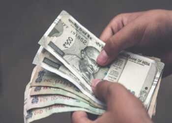 Money Mantra: ದುಡ್ಡು ಉಳಿಸಬೇಕು ಅಂದ್ರೆ ನಿಮ್ಮ ಜೀವನದಿಂದ ಇದನ್ನು ಡಿಲೀಟ್ ಮಾಡಿ