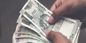 Money Mantra: ದುಡ್ಡು ಉಳಿಸಬೇಕು ಅಂದ್ರೆ ನಿಮ್ಮ ಜೀವನದಿಂದ ಇದನ್ನು ಡಿಲೀಟ್ ಮಾಡಿ