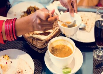 Health Tips: ಊಟದ ಬಳಿಕ ನೀವು ಮಾಡುವ ಈ ತಪ್ಪುಗಳೇ ನಿಮ್ಮ ಆರೋಗ್ಯ ಹಾಳು ಮಾಡುತ್ತದೆ