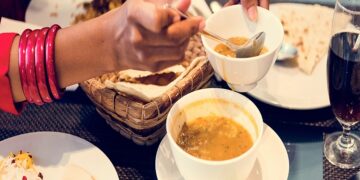 Health Tips: ಊಟದ ಬಳಿಕ ನೀವು ಮಾಡುವ ಈ ತಪ್ಪುಗಳೇ ನಿಮ್ಮ ಆರೋಗ್ಯ ಹಾಳು ಮಾಡುತ್ತದೆ